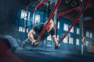 men-with-battle-rope-battle-ropes-exercise-in-the-75LWHJS-min.jpg
